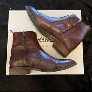 L’INTERVALLE Merced brown leather boots